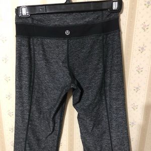 lululemon athletica Pants - Lululemon athletica capris size 4 lululemon athletica Pants - Lululemon athletica capris size 4